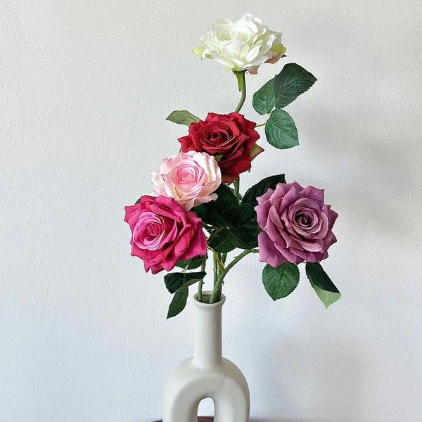 Flores decorativas Single European Rose Imitation Decoración Home Decoración Artificial Wedding Hall Artement Seda