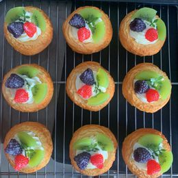 Fleurs décoratives Pu Soft Pu Egg Tart Mulberry Kiwi Frrustberle Paugais Tarts DIY Refrigérateur Broche d'autocollant simulé