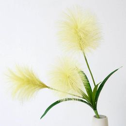 Decoratieve bloemen Strong taaiheid Mooi 3 -hoofd Reed Fake Bright Color Artificial Flower geen waterparteling Home Decor