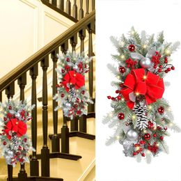 Fleurs décoratives Garniture d'escalier prééclairée sans fil Couronnes de Noël éclairées à l'énergie solaire pour l'extérieur Couronne de fête sauvage Coeur Porte d'entrée Grande