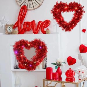 Decoratieve bloemen klatergoud Valentijnsdag hartvormige krans rood met LED-licht hangende ornamenten stralende sfeer decoratie slingers
