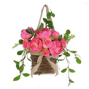 Les fleurs décoratives transforment votre espace extérieur avec ce panier suspendu en guirlande réaliste et élégant. Quantités limitées disponibles.