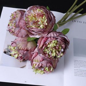 Decoratieve bloemen Tropische kunstmatige handgebonden bloemenboeket Simulatie 5 Pioenen Noord -Amerikaanse Europese stijltakken voor vazen