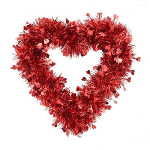 Decoratieve bloemen unieke krans mooie veelkleurige hangende slinger schattige hartvorm decor