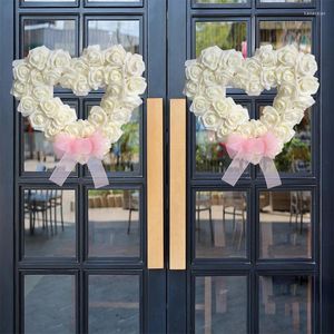 Fleurs décoratives de la Saint-Valentin White Rose Wreath 2024 Amour romantique Loge de mariage extérieur Prophes Garland Courtyard