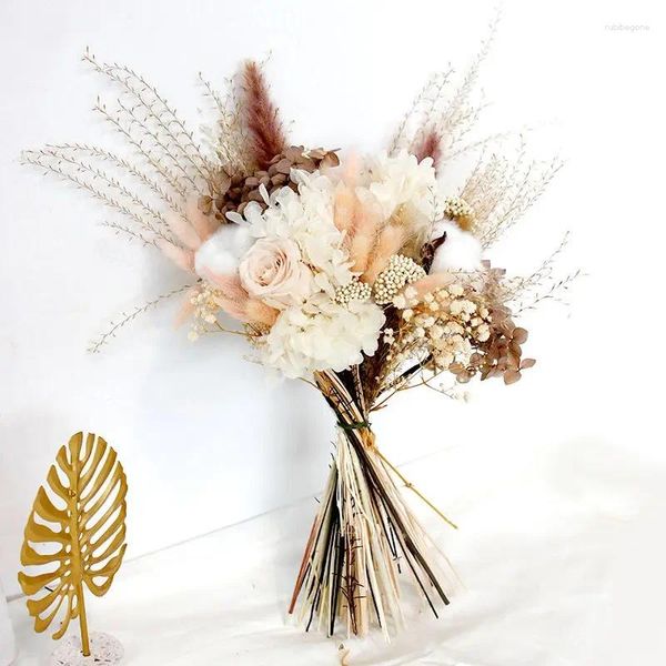 Flores decorativas Boda Bouquet Bride Sostenida Pampas Grass Arreglo de flores secas Estilo bohemio Decoración del hogar