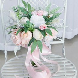 Fleurs décoratives mariage Bouquet de mariée artificielle Demaine d'honneur Brides-Silk Silk Holding Engagement Party Decor B03E