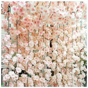 Flores decorativas Boda Sinuoso Decoración Seda Flor falsa Simulación Flor de cerezo Vid Techo