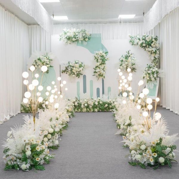 Fleurs décoratives blanc fleur artificielle rangée Arrangement mariage fond scène décor porte arquée Triangle