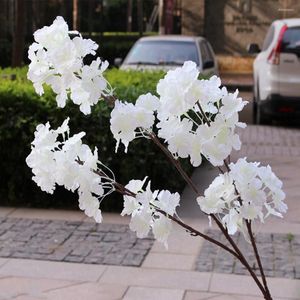 Fleurs décoratives couleur blanche fleur de cerisier artificielle trois fausses branches de fourche pour mariage arc pont décoration plafond fond mur