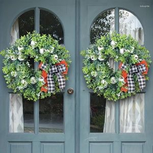 Decoratieve bloemen witte pompoen boog slinger herfst gesimuleerde handwerk huisdecor achtergrond muur kerstkransen decoratie