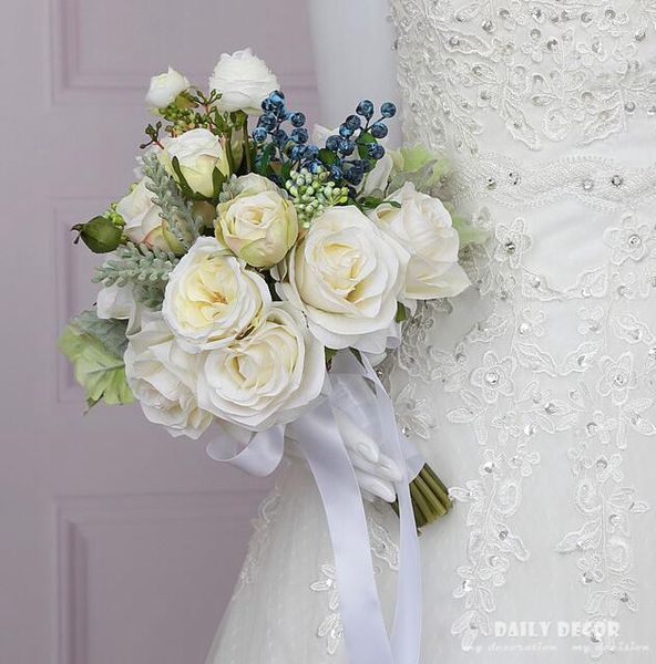 Fleurs décoratives ! Bouquet de mariée artificielle Rose blanche, fausses baies, fournitures de Bouquets de mariée de mariage
