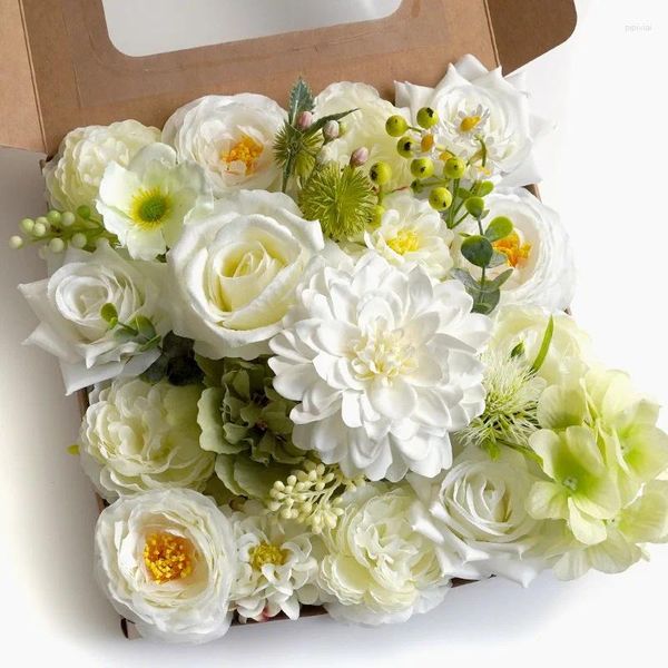 Flores decorativas Rosa blanca Cabezas de seda artificiales 18 PCS con hoja verde DIY Boda Hogar Decoración del día de San Valentín Ramo de flores falsas