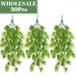 Fleurs décoratives en gros 30pcs plantes artificielles vigne simulation fleur plante verte de salle à la maison décoration en plastique herbe garale mur suspendu