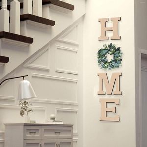 Signe de maison en bois de fleurs décoratives avec lettrage de fausse guirlande pour la décoration murale lettre rustique salon