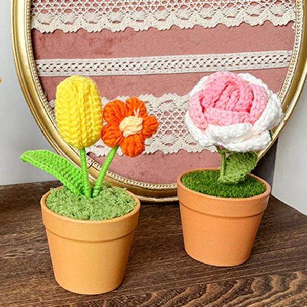 Fleurs décoratives Tissé Bouquet Tulipe Rose Tournesol Fruit Forme Crochet Pot Fleur Main Ornement De Bureau