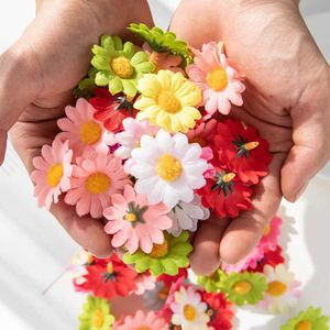 Fleurs décoratives couronnes 100pcs mini daussue de soie artificielle fleurs de mariage décoration décoration de Noël couronne de Noël
