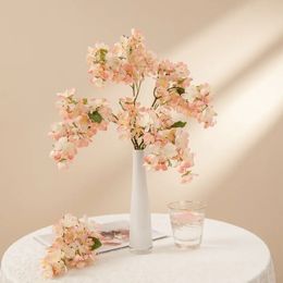 Couronnes de fleurs décoratives 10 pièces Sakura artificielles fleurs de cerisier en soie Branches jardin décor de mariage fête florale maison salon affichage faux prune Bossom 231207