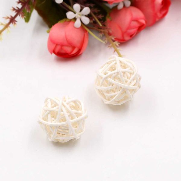 Guirnaldas de flores decorativas 10 unids / lote 3 cm Bola de ratán artificial para la fiesta de cumpleaños Decoración de la boda Bola de paja Decoración de Navidad Suministros de adorno para el hogar T230217