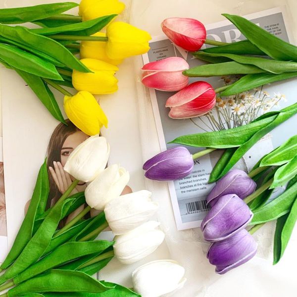 Couronnes de fleurs décoratives 10 PCS/LOT Pu Mini fleur de tulipe vraie touche mariage soie artificielle décoration de la maison El fête