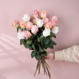 Fleurs décoratives couronnes 10pcs hydratant rose bud real touch fleurs artificielles de décoration de maison fausse fleurs de rose de rose de mariage bouquet de main de mariée 230313