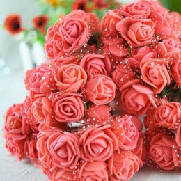 Couronnes de fleurs décoratives 144pcs / lot 2.5CM Diamètre Tête Multicolore Rose Mousse Mini Bouquet De Soie Artificielle Couleur Unie Décoration De Mariage