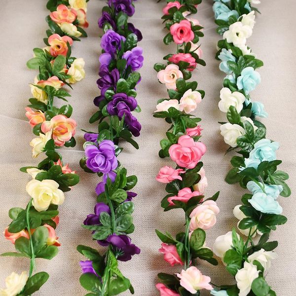 Guirnaldas de flores decorativas 2,4 m Artificial Rattan Seda Rose String Vine con hojas verdes para boda Jardín Decoración colgante para el hogar DIY W