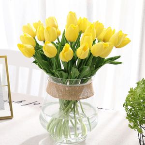 Couronnes de fleurs décoratives 31pcslot tulipes artificielles PU Calla faux toucher réel pour la décoration de mariage faveurs de fête à la maison 221122