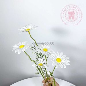 Couronnes De Fleurs Décoratives 5 Têtes Bouquet De Marguerites Artificielles Chrysanthème Sec Bouquet De Mariée En Soie Fête De Mariage Décor Rouge Blanc Faux HKD230818