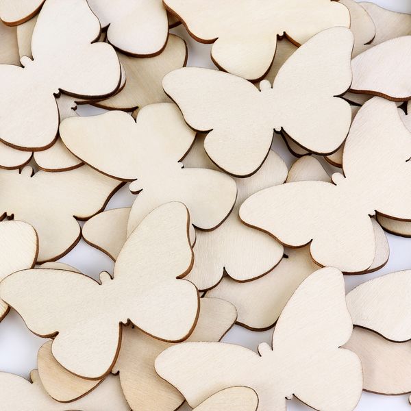 Couronnes de fleurs décoratives 50pcs taille mixte découpes de papillon en bois artisanat embellissement étiquette cadeau ornement en bois pour bricolage décoration de Noël 230625