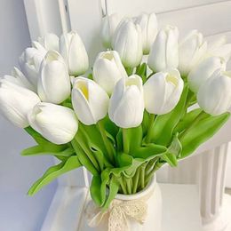 Couronnes de fleurs décoratives 5 pièces tulipes fleurs artificielles Real Touch Bouquet fausses fleurs décoration pour fournitures de mariage décor à la maison fleurs de Saint-Valentin 230906