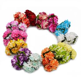 Couronnes de fleurs décoratives 72 / 144pcs / lot 3CM Bouquet de chrysanthème en papier artificiel pour la fête de mariage Décoration de table à la maison DIY Scrapbooki