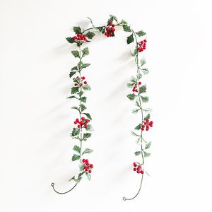 Decoratieve bloemen kransen kunstmatige kerst bessen garland val nep plant gloeiende led string lichte wijnstok voor muur hangende home decora