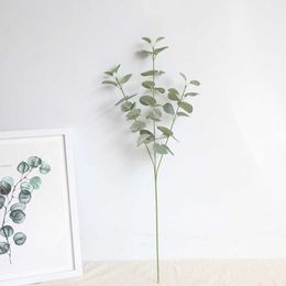 Decoratieve Bloemen Kransen Kunstbladeren Tak Retro Groene Zijde Eucalyptus Blad voor Home Decor Bruiloft Planten Imitatiestof Gebladerte Kamerdecoratie 68CM