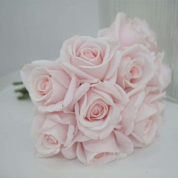 Couronnes de fleurs décoratives Roses artificielles nordique Real Touch hydratant Latex neige montagne Rose mariage bouquet de mariée maison fête arrangement floral 230313