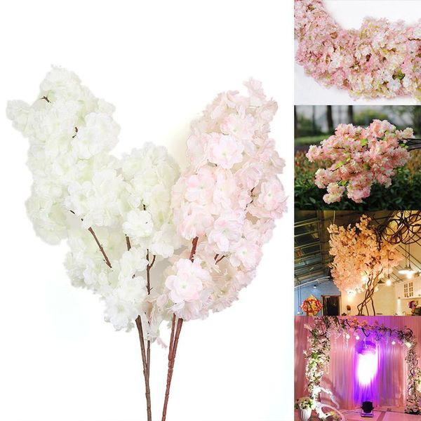 Flores decorativas Guirnaldas Seda artificial Sakura Flor de cerezo rosa Rama de plástico para la boda Tienda en casa Decoración Blanco Falso S