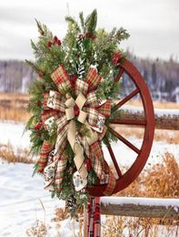 Flores decorativas coronas de flores de invierno navideños Freesshouses Red Wagon Wheel Guierras Vintage Garlands para la puerta delantera Holiday WR1889727