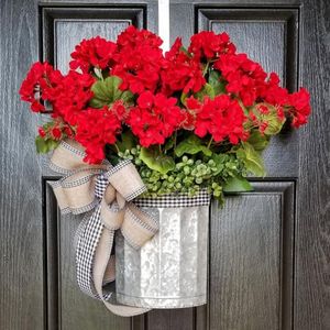 Decoratieve bloemen kransen voordeur krans grote rode geranium emmermand paasdecor feest ornamenten ornamenten decoratief