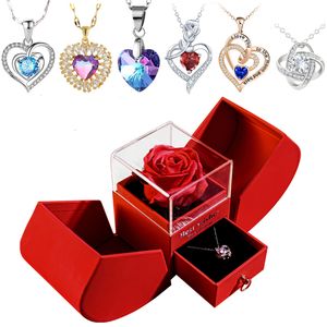 Coronas de flores decorativas Regalo para mujer Caja de regalo de rosa eterna / con collar de corazón Te amo hasta la luna y la espalda Caja de joyería de flores para boda Cumpleaños 230828