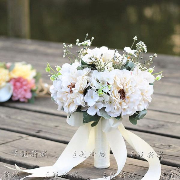 Couronnes de fleurs décoratives Bouquet fait à la main Mariage Mariée Blanc Satin Diamant Perle Perlé Main Tenant Fleur Artificielle CustomDecorativ