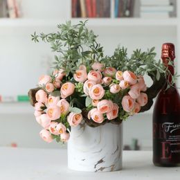 Fleurs décoratives Couronnes Têtes Thé Rose Artificielle Bouquet Avec Feuille De Soie Roses Artificielles Maison El Décor Flores Artificiales Mariage D