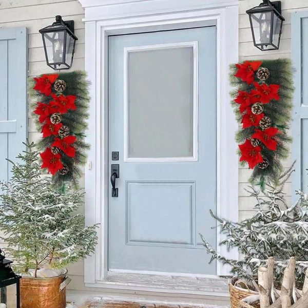 Les couronnes de fleurs décoratives dans des couleurs vives et des designs inspirés de Noël font un ajout attrayant à votre décor intérieur