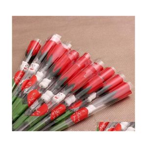 Couronnes De Fleurs Décoratives Amour Coeur Autocollant Feuille De Fleur Unique Ornement De Mariage Roses Rouges Ours Blanc Saint Valentin Artificielle Si Dh9Rv