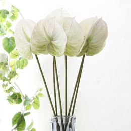 Flores decorativas Guirnaldas Pcs / lot Venta al por mayor Anthurium Indoor Fake Plant Artificial Flowe para la decoración del banquete de boda Home DecorDecorativ