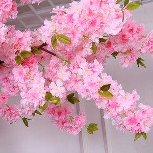 Flores decorativas Guirnaldas Flor de cerezo rosa Artificial Alta simulación Ramas de árboles de Sakura para la primavera Decoración de la boda en casa Plantas falsas B