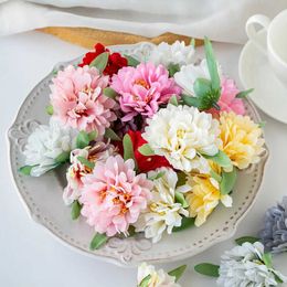 Fleurs décoratives couronnes en soie fleurs artificielles chrysanthemum ventes chaudes de Noël mariage bouquet nuptial couronne de jardin décoration de jardin décoration bricolage