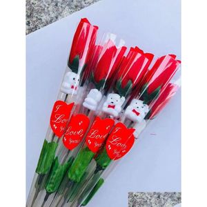 Couronnes de fleurs décoratives Simation Rose Fleur Roses rouges simples Ours de dessin animé avec un autocollant en forme de coeur Saint Valentin Cadeau Moth Dhgon