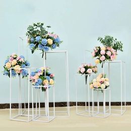 Fleurs décoratives en fer forgé géométrie Guide routier support de fleurs Bouquet de mariage étagère accessoires centres de Table décoration de boule artificielle