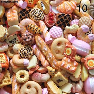 Objets décoratifs 10 pcs Mignon Mini Bonbons Donut Pain Poupée Échelle Alimentaire Maison De Poupée Miniature Kawaii Accessoires Maison Artisanat Décor Gâteau Enfants Cuisine Jouets 230428