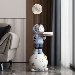 Objetos decorativos 130 cm Decoración para el hogar Escultura Decoraciones Sala de estar Creativo Aterrizaje grande Astronauta Adorno Multifuncional Resina Porche 230603